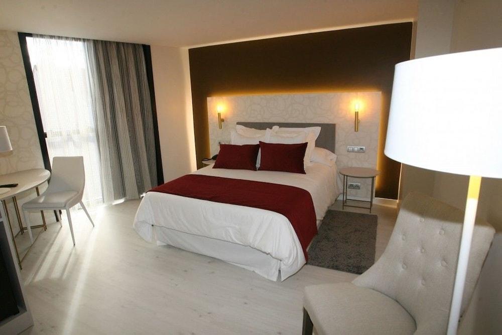 Hotel Cardenal 蒙福特·德·莱蒙斯 外观 照片