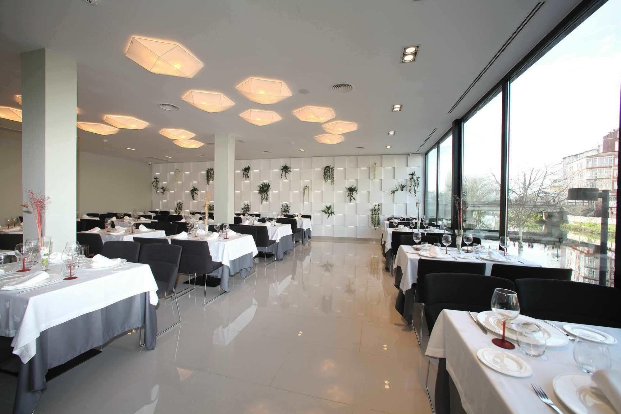 Hotel Cardenal 蒙福特·德·莱蒙斯 外观 照片