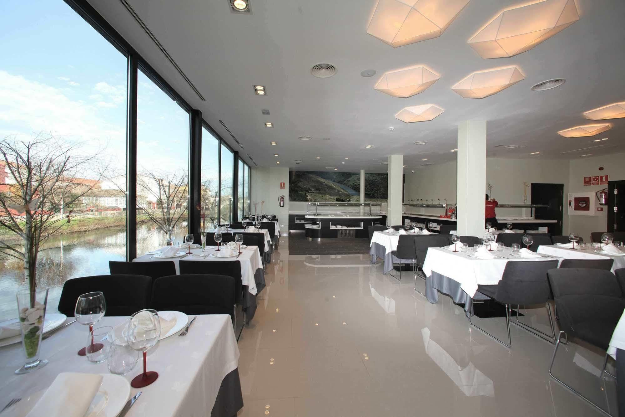 Hotel Cardenal 蒙福特·德·莱蒙斯 外观 照片