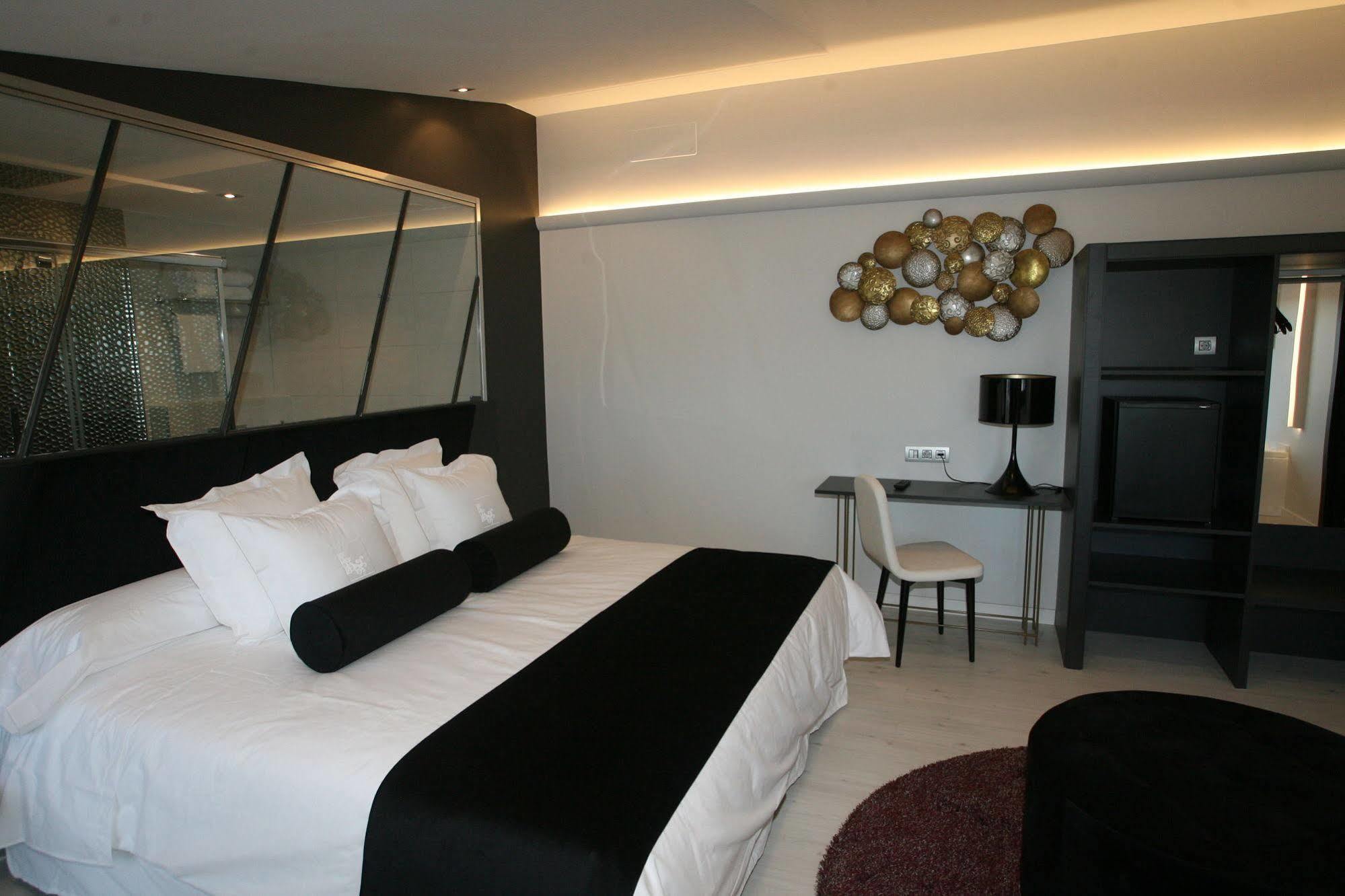 Hotel Cardenal 蒙福特·德·莱蒙斯 外观 照片