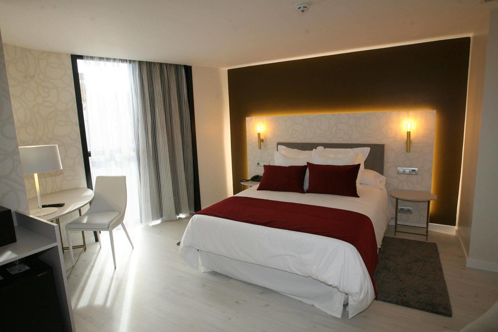 Hotel Cardenal 蒙福特·德·莱蒙斯 外观 照片