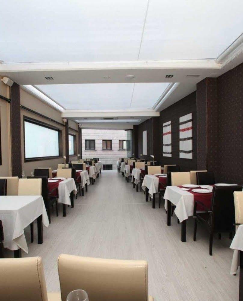 Hotel Cardenal 蒙福特·德·莱蒙斯 外观 照片